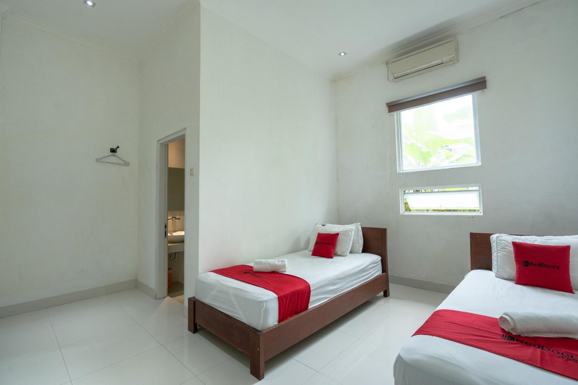 Reddoorz Near Ubud Village Sukawati エクステリア 写真